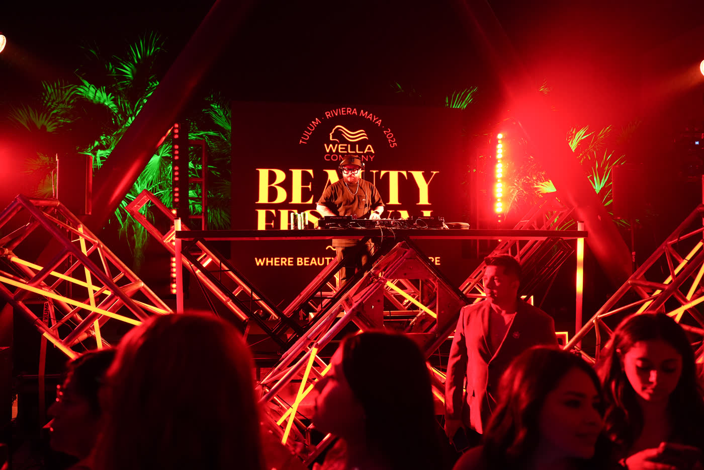 Ambiente de la fiesta de bienvenida del Beauty Festival